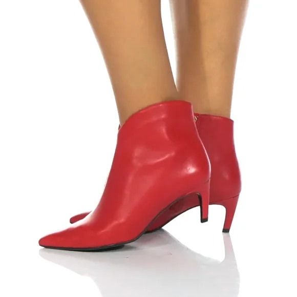 Edgy Chic Ted Baker London Red Leather Booties - Picture 2 of 16